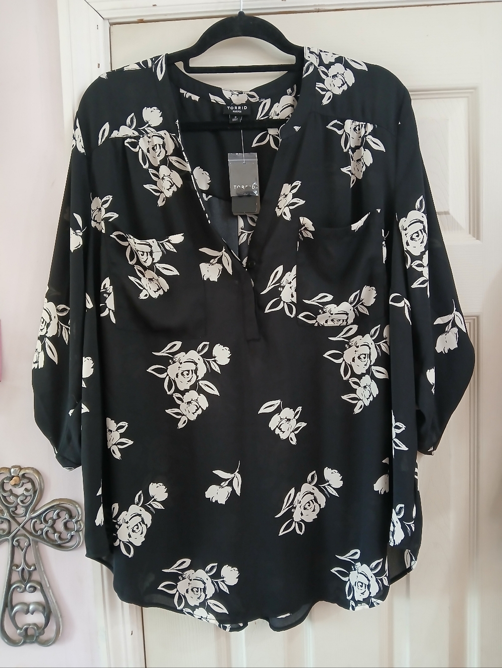 TORRID Harper GeorgetteFloral Black & White 3/4 Sleeve Blouse  Size  3X (22